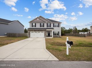 304 Mango Pl N, Hubert, NC 28539