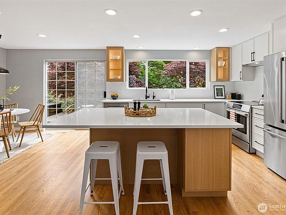 4th image of 9226 Matthews Avenue NE