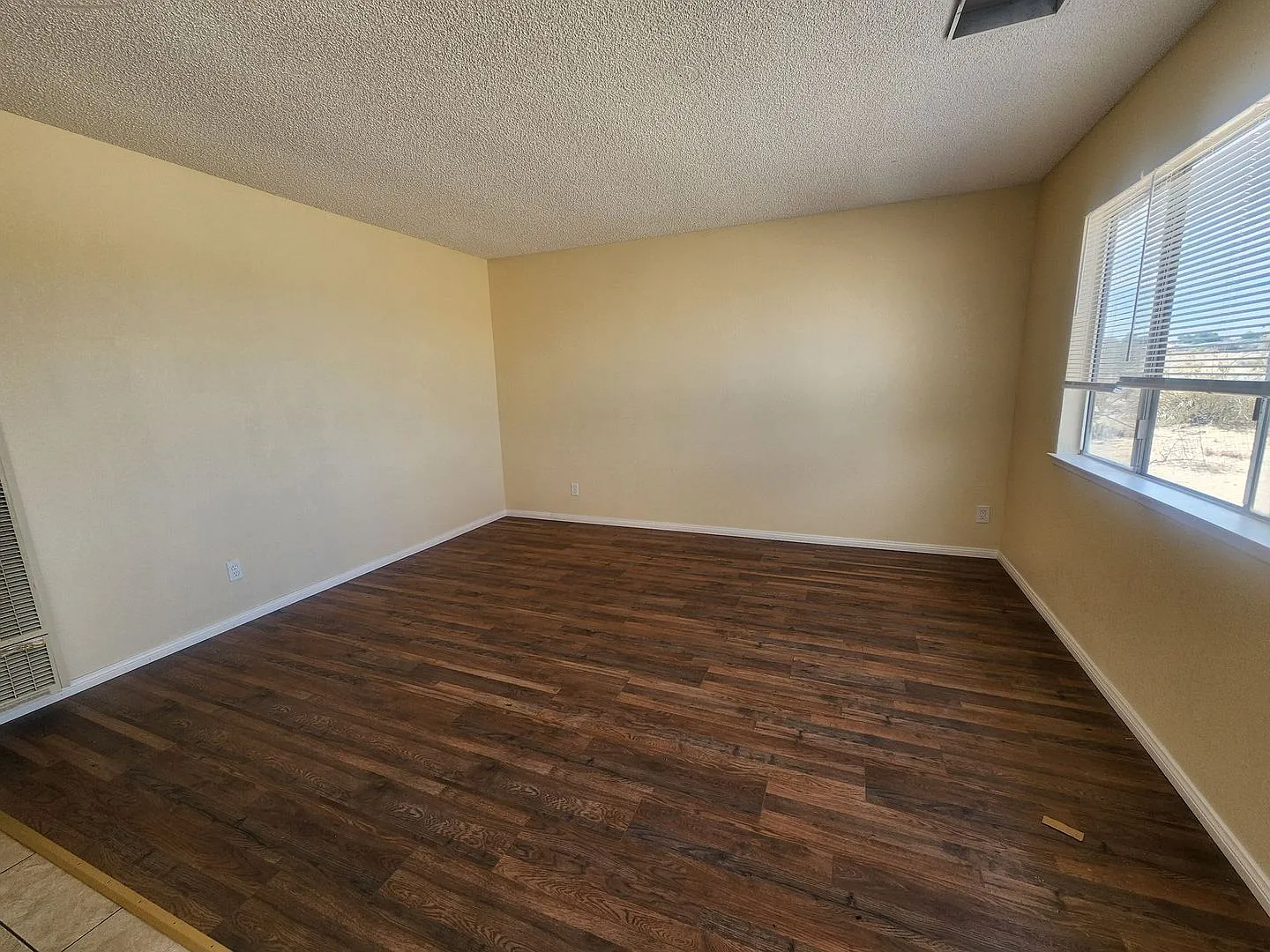 Large 2 Bedroom Downtown 29 Palms — Photo 2