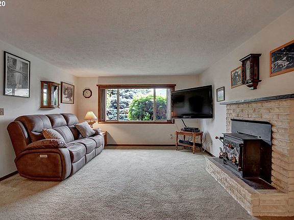 4th image of 4615 NE 56th St