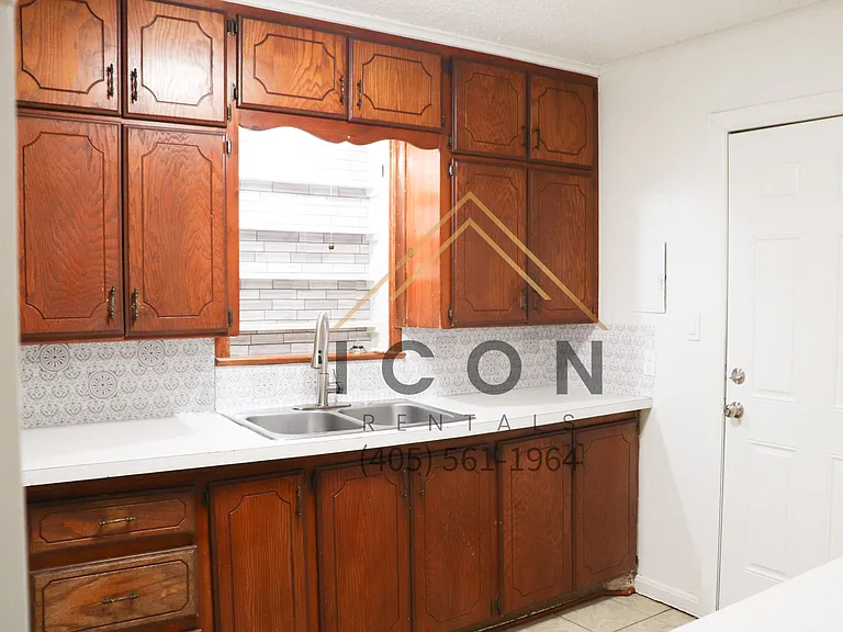 1108 W Warren St — Photo 7