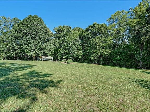 2nd image of 2919 Oak Ridge Rd