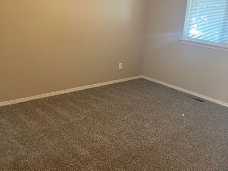 1406 N Fry Ln — Photo 10