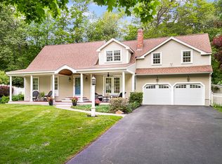 6 Sugarbush Ln, Andover, MA 01810