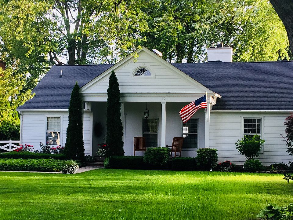 1st image of 3819 Edgewater Dr
