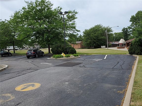 5th image of Lake Shore Blvd
