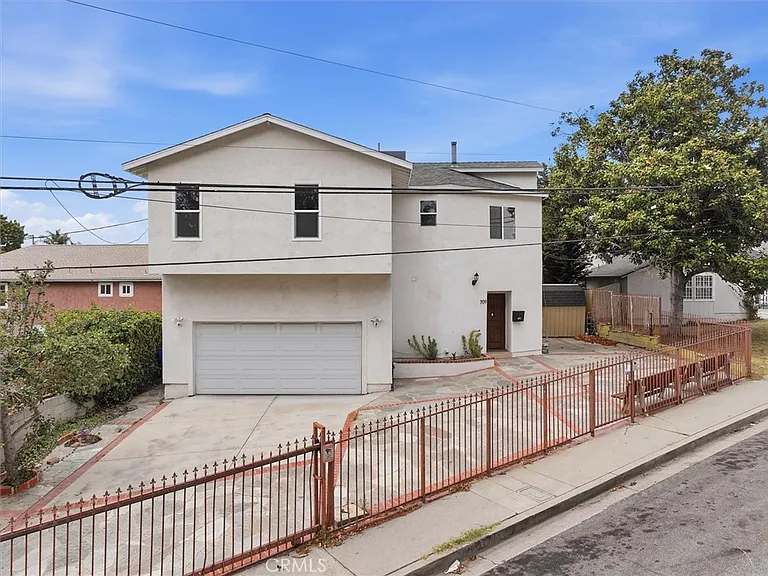 709 Warren Ln — Photo 2