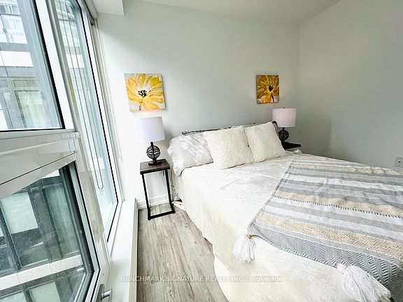3rd image of 77 Shuter St #802