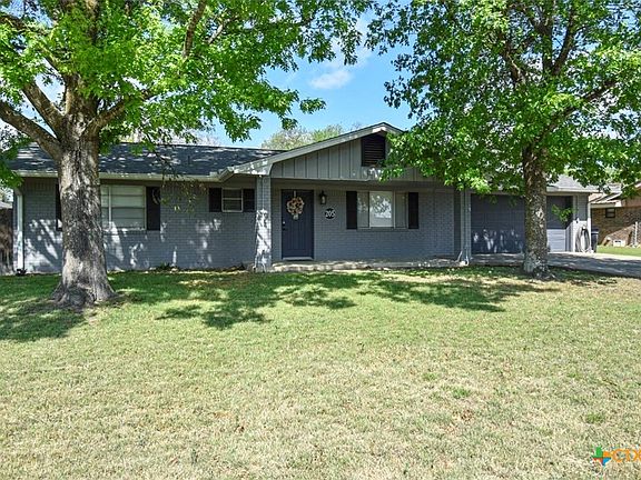 3rd image of 205 Tanglewood Rd