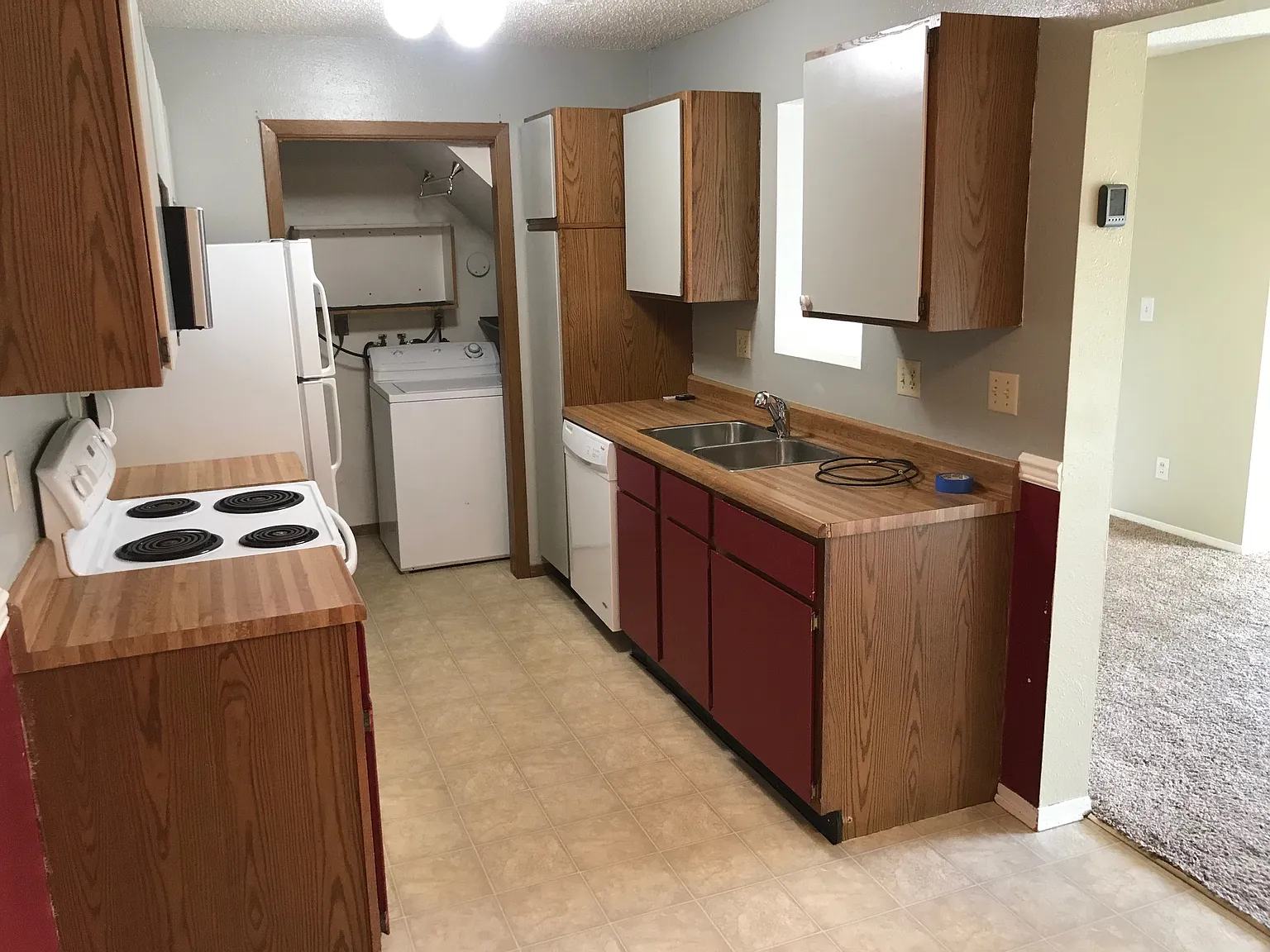 2BR/1BA with detached 1-car garage and FENCE! — Photo 3