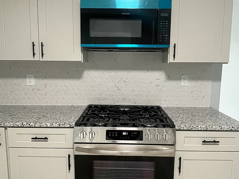 675 Cottage St #2 — Photo 7