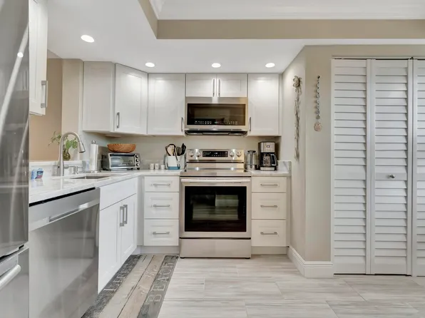 25 Abbey Lane #403, Delray Beach, FL 33446