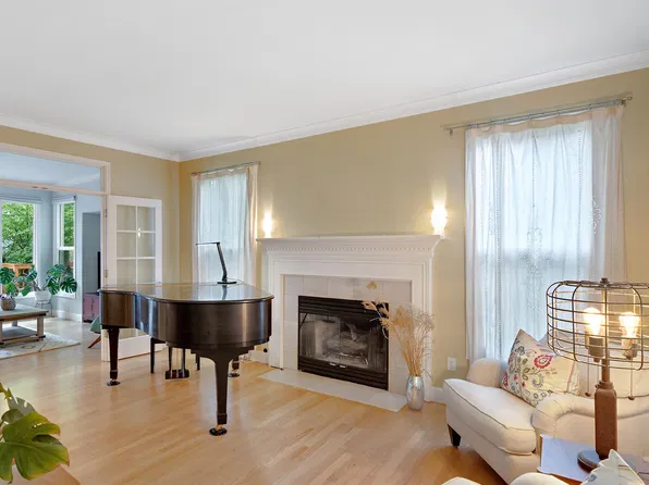 4972 Hampton Ct, Lake Oswego, OR 97035