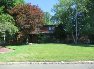 11 Mohawk Ln, Pomona, NY 10970