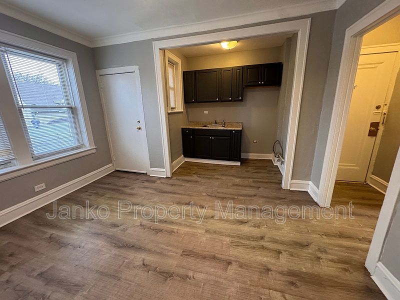 1st image of 5905 W Huron St #2