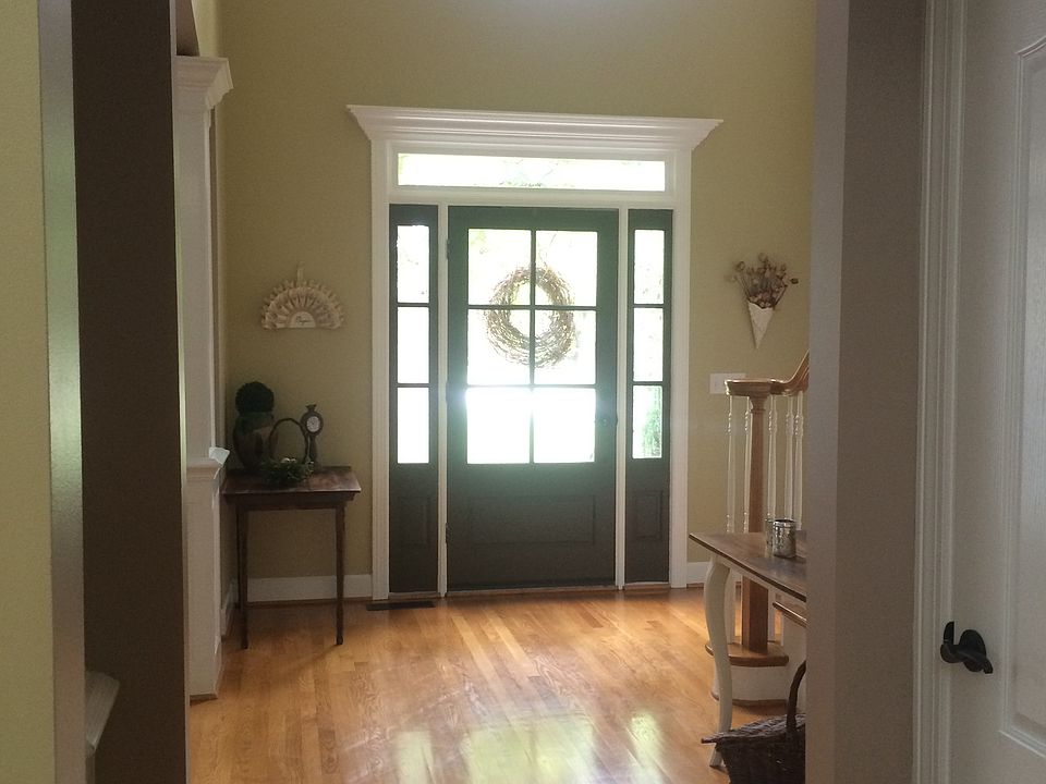 1st image of 107 Medford Pl