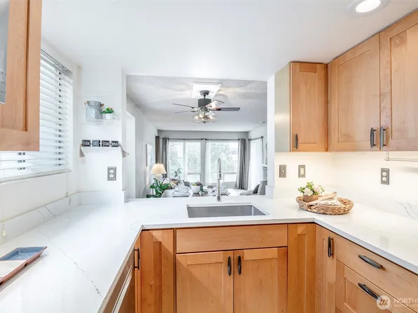 15195 Sunwood Boulevard #BB11, Tukwila, WA 98188