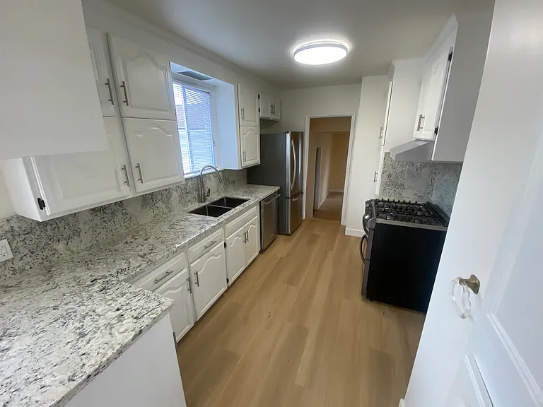 204 Haight Ave — Photo 8