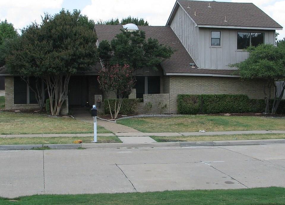 1st image of 2377 Claridge. Cir