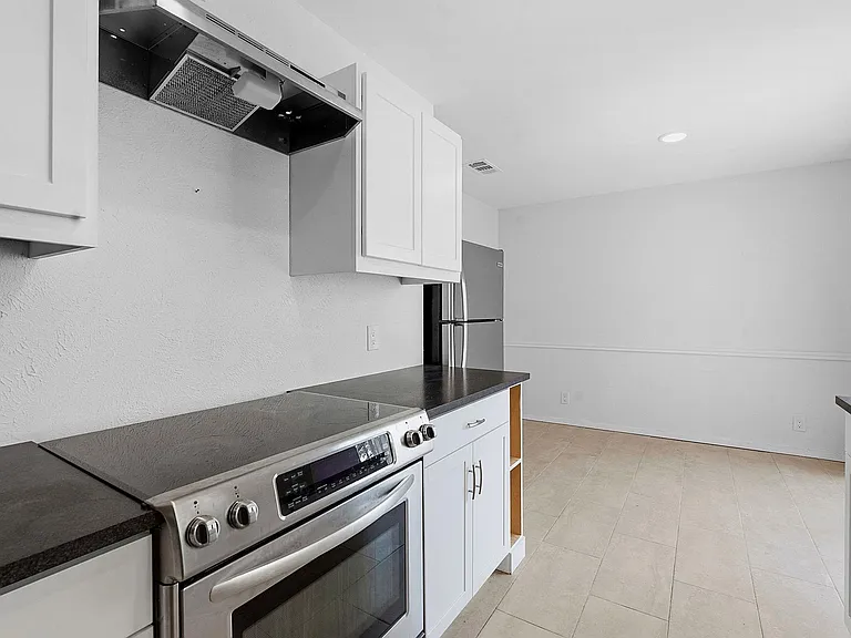 2106 Lamplight Village Cir #A — Photo 5