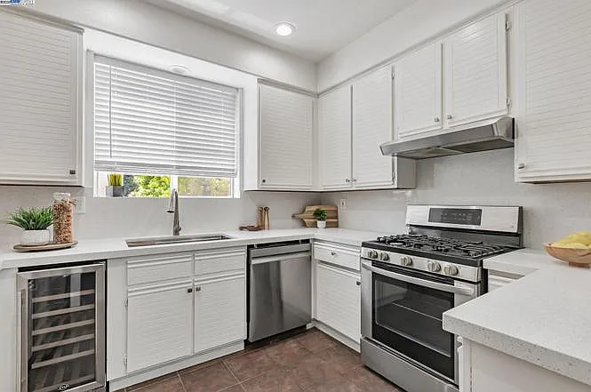 455 Navaro Way #201 — Photo 4