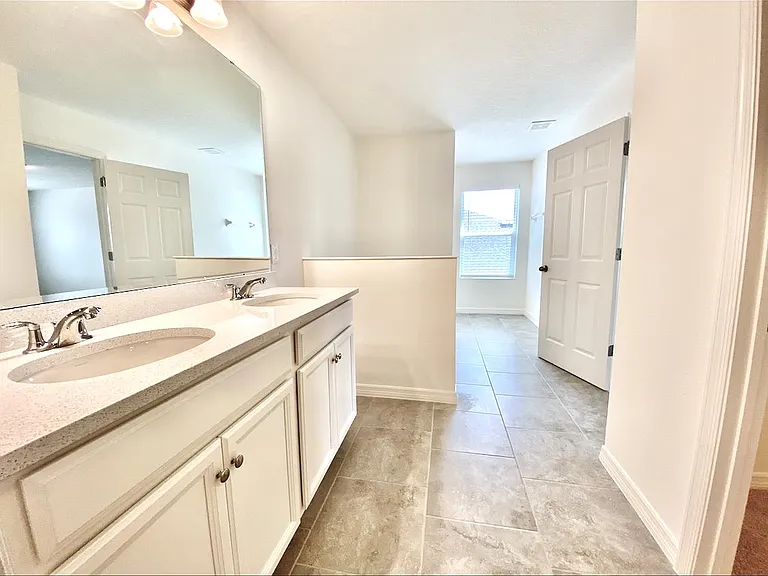 924 Avenal Ln — Photo 24