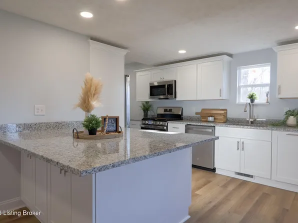 8909 Independence School Rd, Louisville, KY 40228