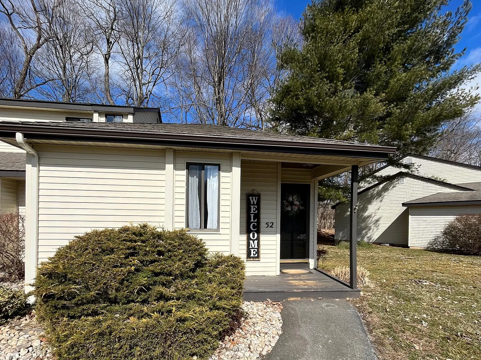 52 Simsbury Lndg — Photo 2