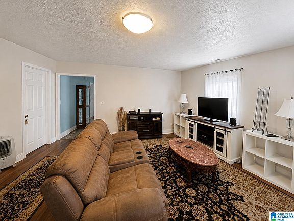 5th image of 205 Barlow St