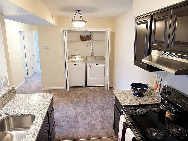 Pembroke Crossing Apartments (825 Crossing Court #103, Virginia Beach, VA 23455) — Photo 2