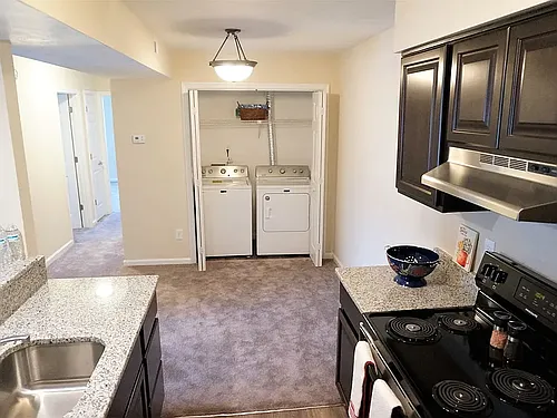 Pembroke Crossing Apartments (825 Crossing Court #103, Virginia Beach, VA 23455) Photo 1