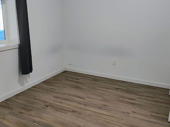 4th image of 154 High Forest St #158
