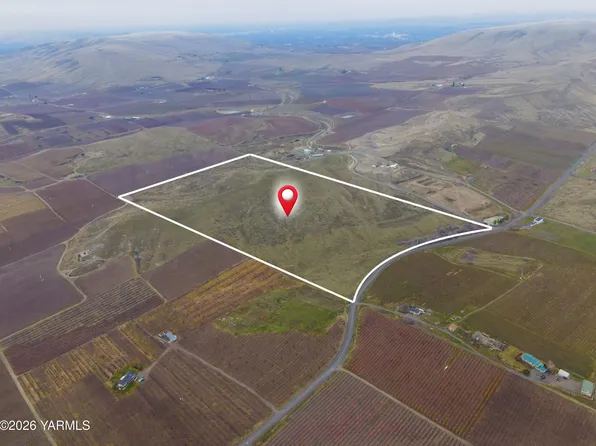 761 Nightingale Rd, Wapato, WA 98951