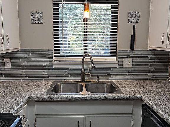 5th image of 7917 Benjamin Dr