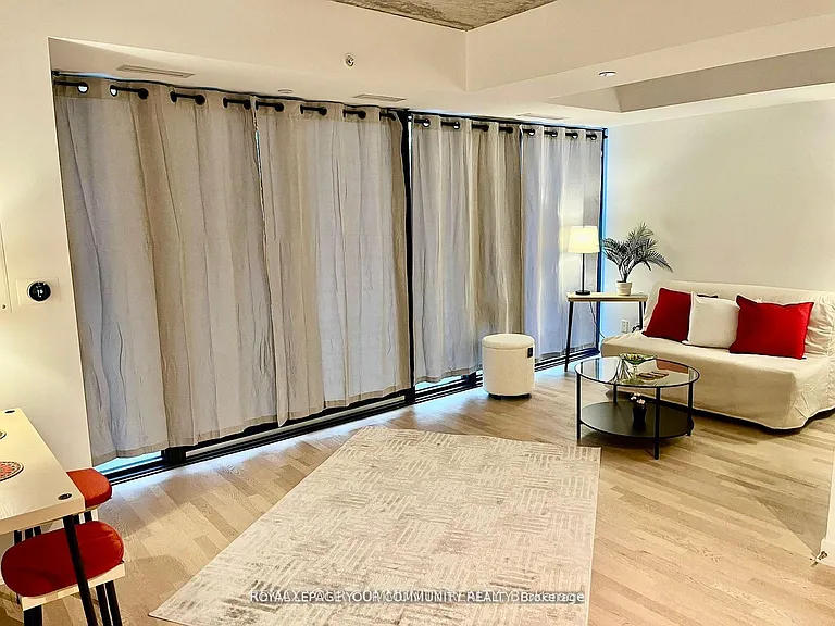 185 Roehampton Ave #409 — Photo 14