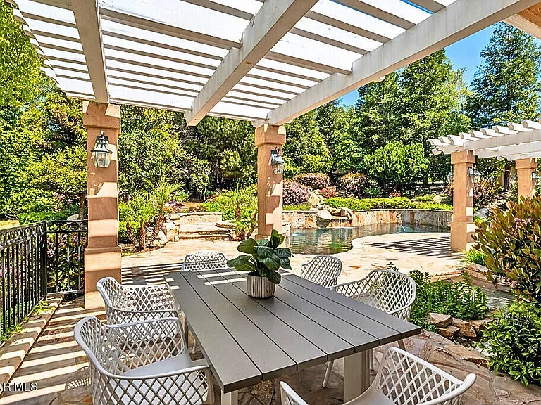 1687 Castlebridge Ct — Photo 47