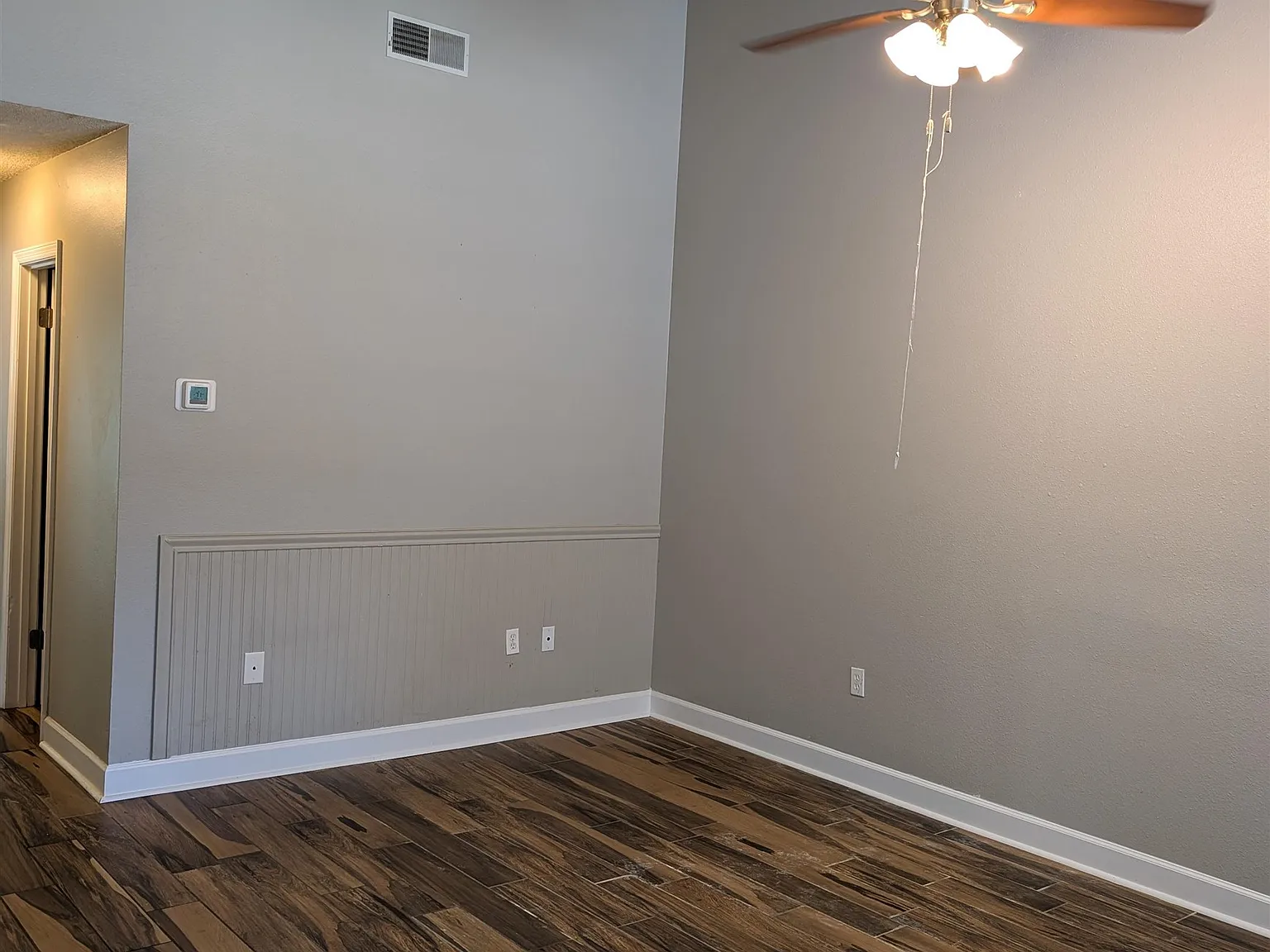 2 bed, 902 sqft, $1,300 — Photo 2