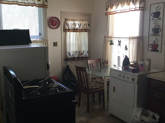 4th image of 137 President St