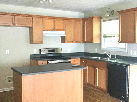 2nd image of 1725 Creek Cir SE