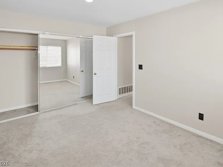 747 Canyon Crest Dr — Photo 33