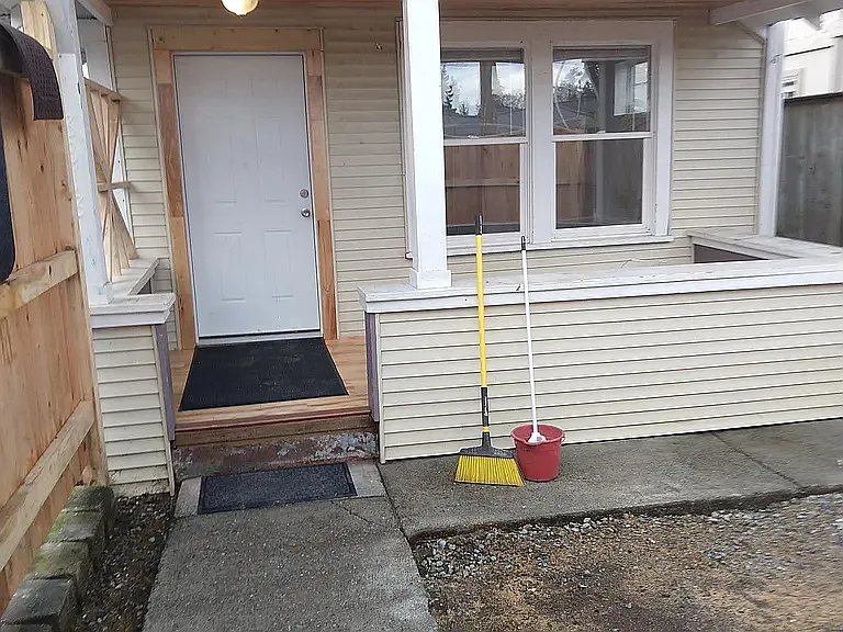 8318 S Park Ave — Photo 1