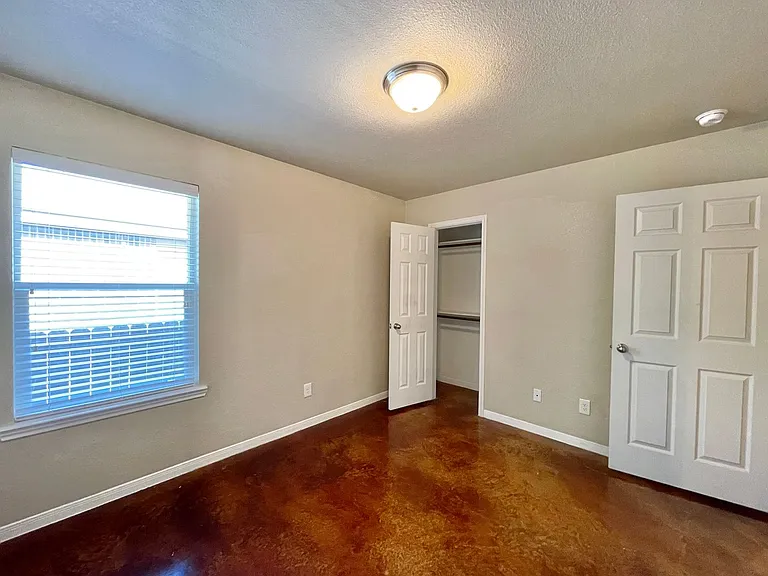 928 Maplewood St — Photo 14