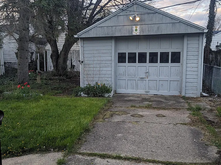 3142 Glencairn Ave — Photo 11