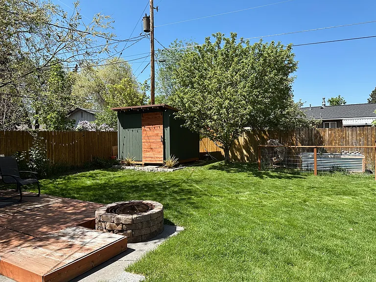1314 NE Thompson Dr — Photo 16