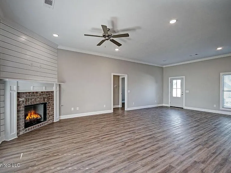 119 Southern Oak Way — Photo 2