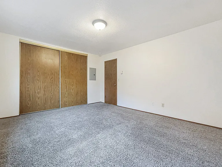 Applegate Apartments — Photo 9