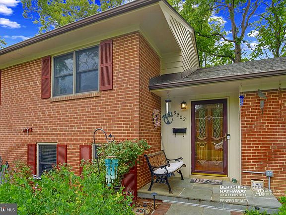 3rd image of 5202 Ninian Ave