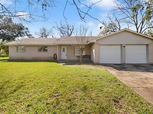 238 Sleepy Hollow Dr, Lake Jackson, TX 77566