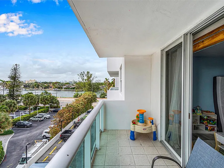 5001 Collins Ave #4E — Photo 9