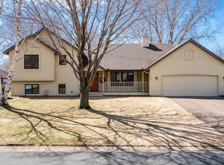 204 Woodridge Ln, Lino Lakes, MN 55014